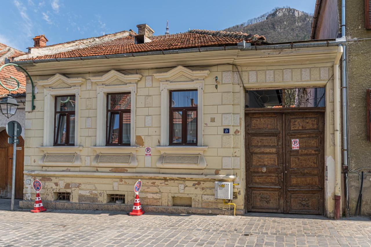 Albert Residence With Complimentary Parking Braşov Exteriör bild
